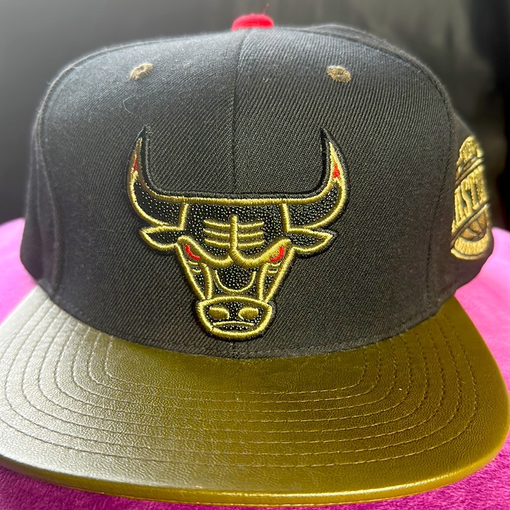 OFFICIAL Mitchell & Ness Chicago Bulls SnapBack